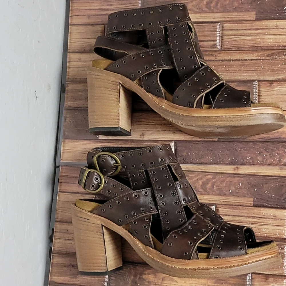 AREA FORTE  Stacked Strappy Buckle Heel 39